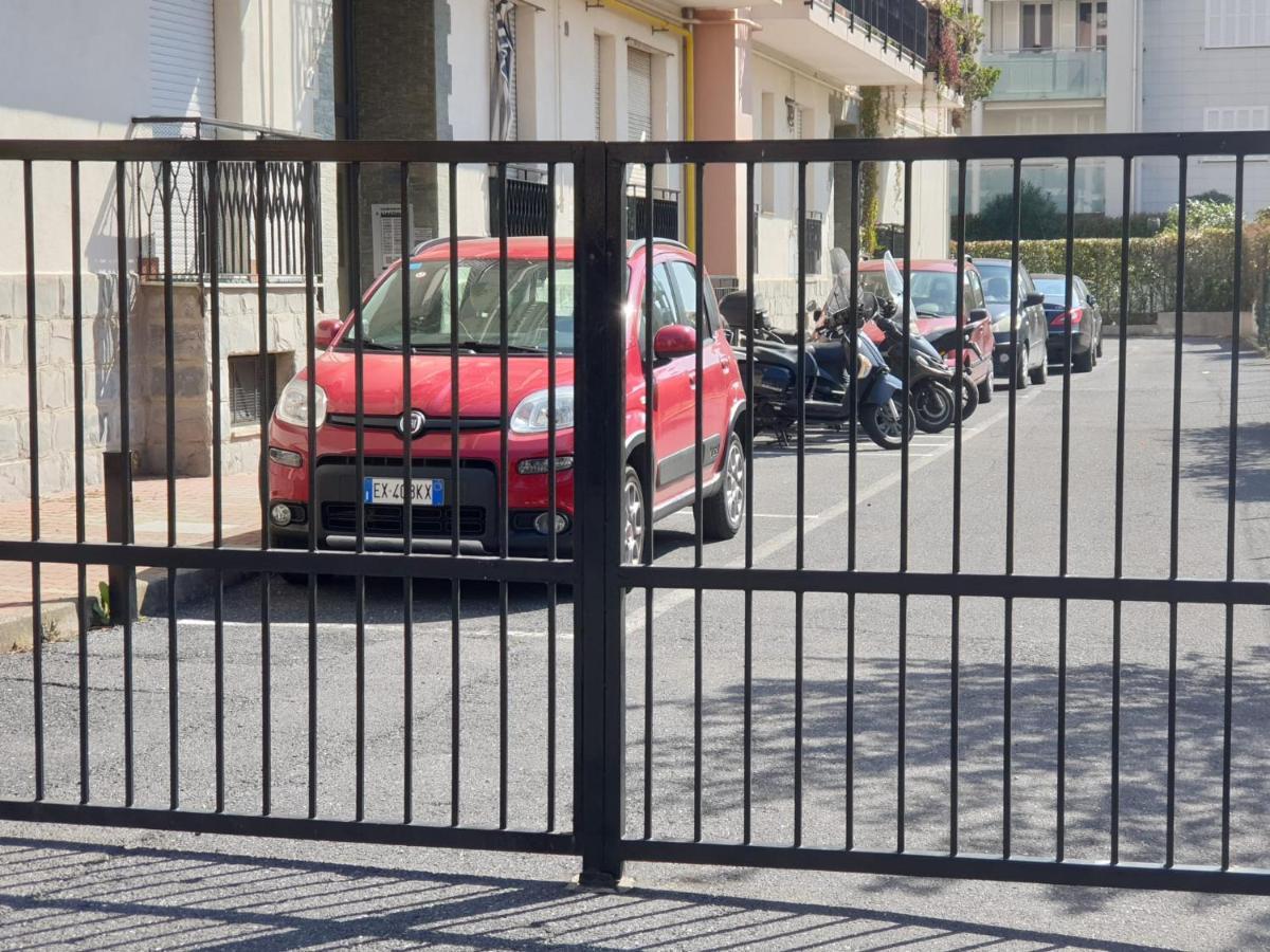 Albenga Sul Mare Famiglie Ed Amici Fino 10 Posti Appartement Buitenkant foto
