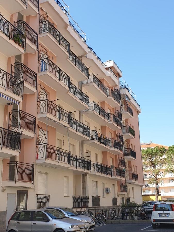 Albenga Sul Mare Famiglie Ed Amici Fino 10 Posti Appartement Buitenkant foto