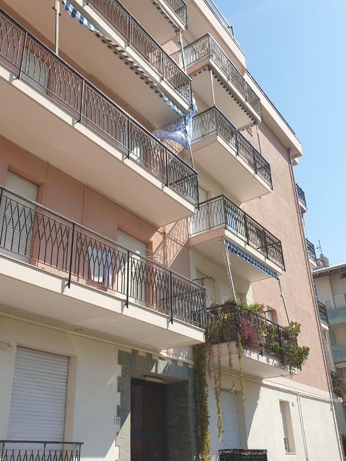 Albenga Sul Mare Famiglie Ed Amici Fino 10 Posti Appartement Buitenkant foto